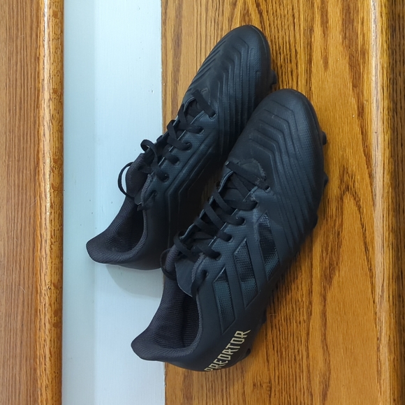 Adidas Predator cleats size 8 black - Picture 3 of 7